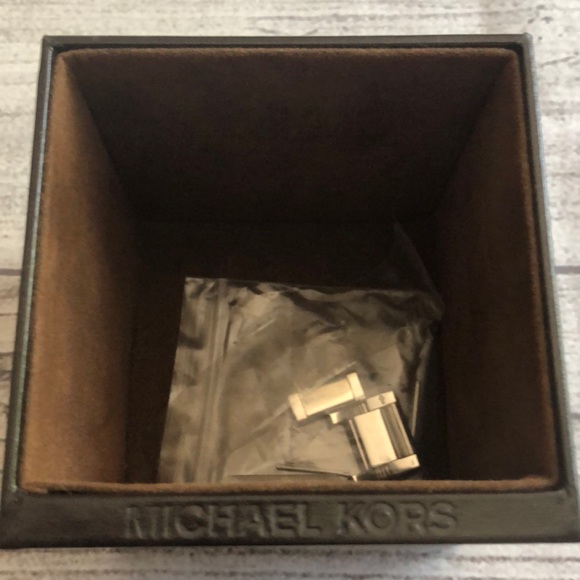Michael Kors Watch - Picture 5 of 7